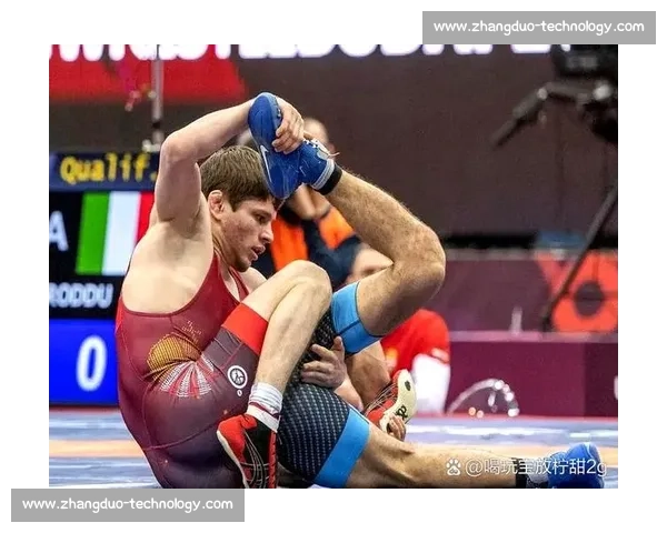 摔跤赛中男性生理反应引发的身体极限与心理冲击分析